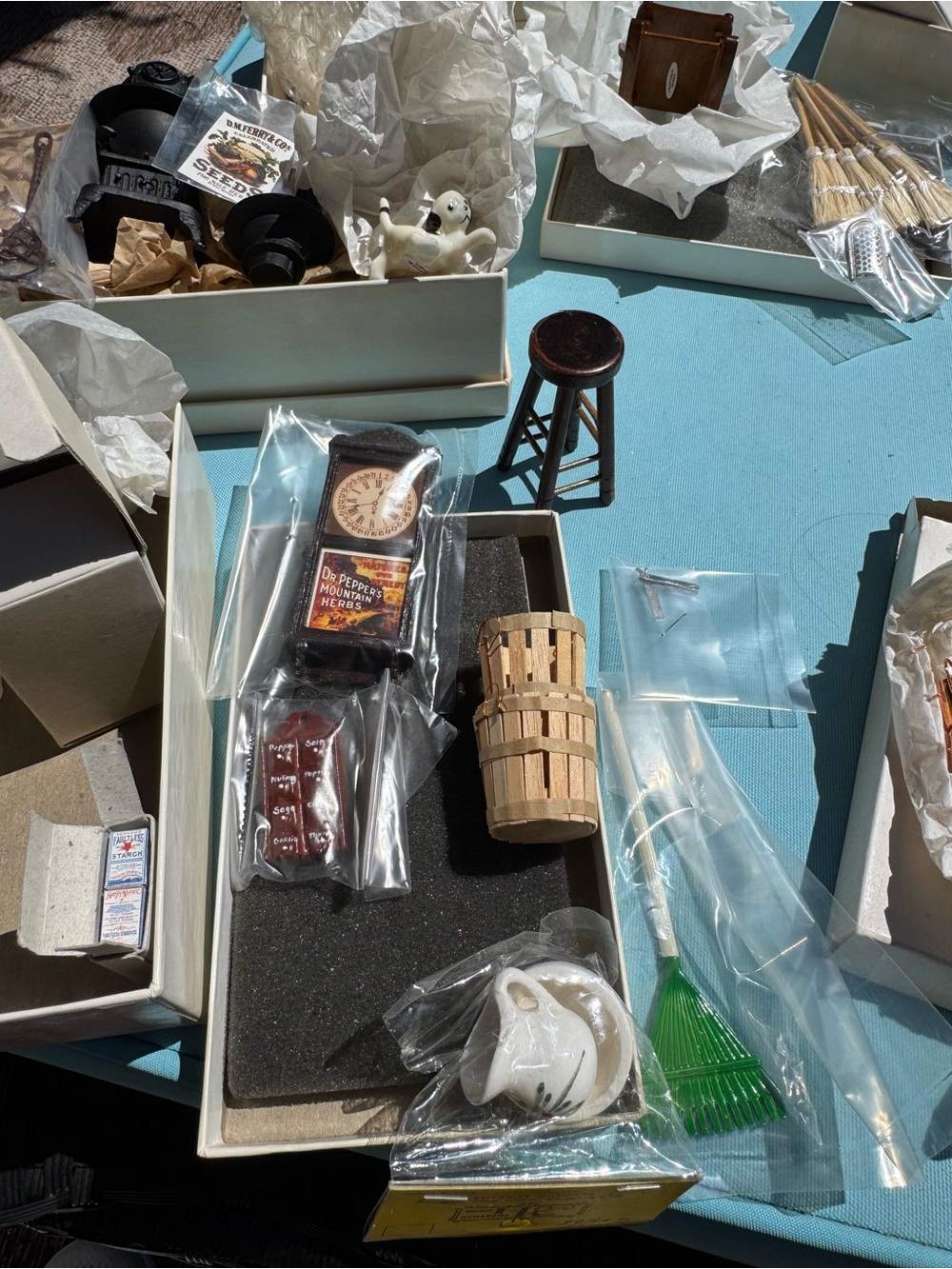 Franklin Mint Miniature Dollhouse Accessories Set - entire lot included in sale - Picture 13 of 16